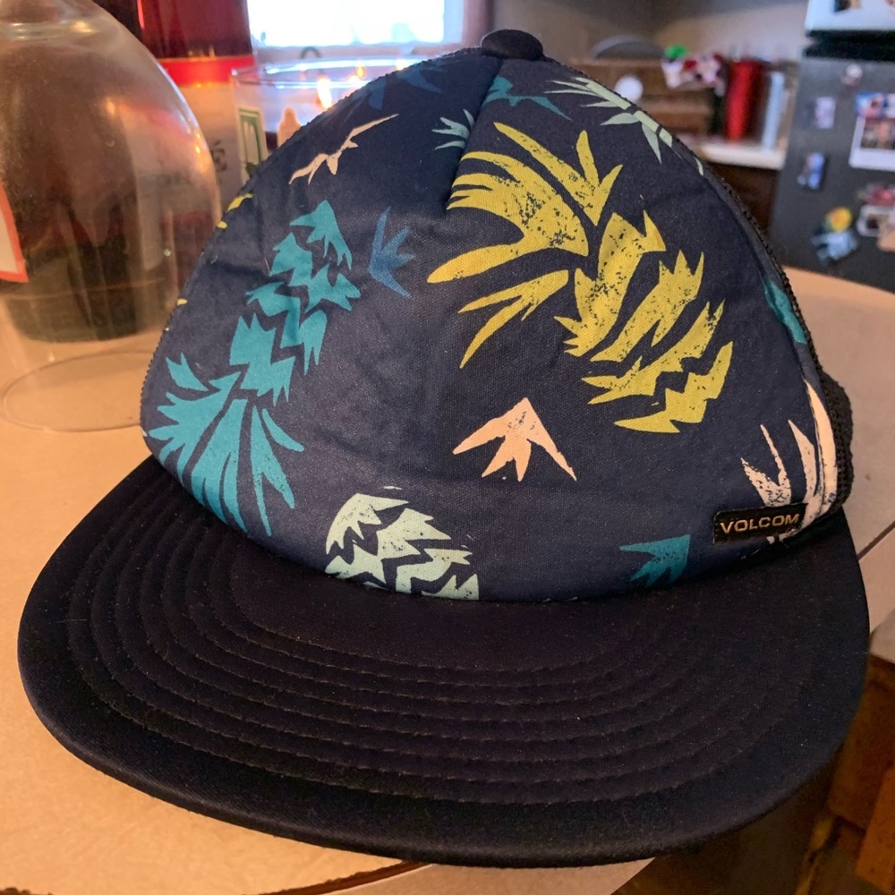 Volcom hat - Picture 1 of 4